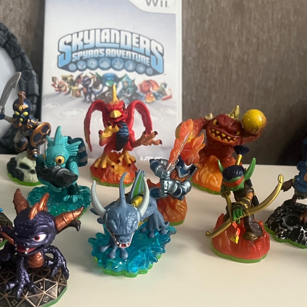 Skylanders Spyro's Adventure Wii Game & Figures Set - Picture 4 of 6